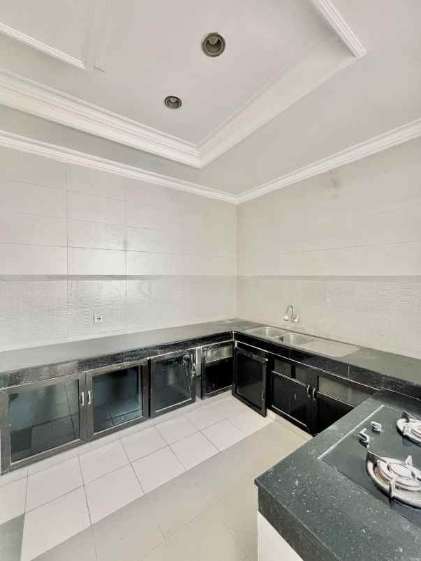 dijual rumah dharmahusada megah permai