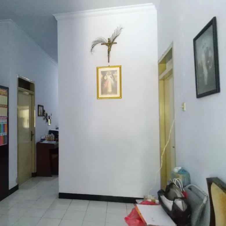 dijual rumah di jl pemuda mojokerto