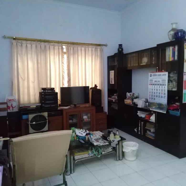 dijual rumah di jl pemuda mojokerto