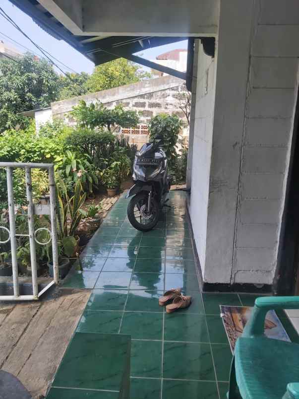 dijual rumah di karang tengah ciledug