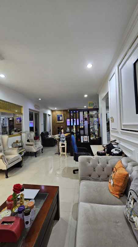 dijual rumah di legenda wisata cibubur