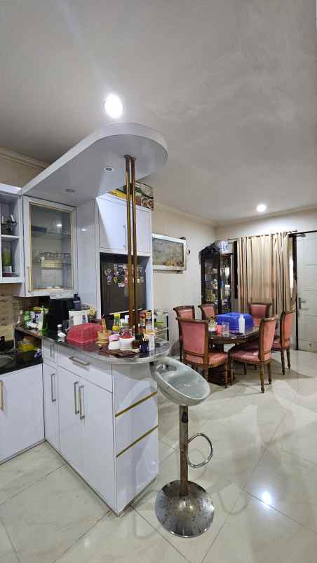 dijual rumah di legenda wisata cibubur