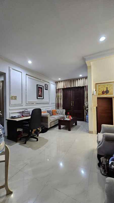 dijual rumah di legenda wisata cibubur