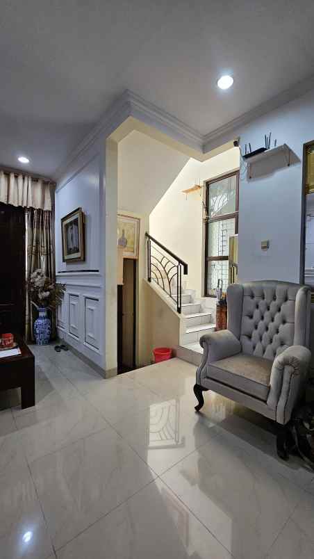 dijual rumah di legenda wisata cibubur