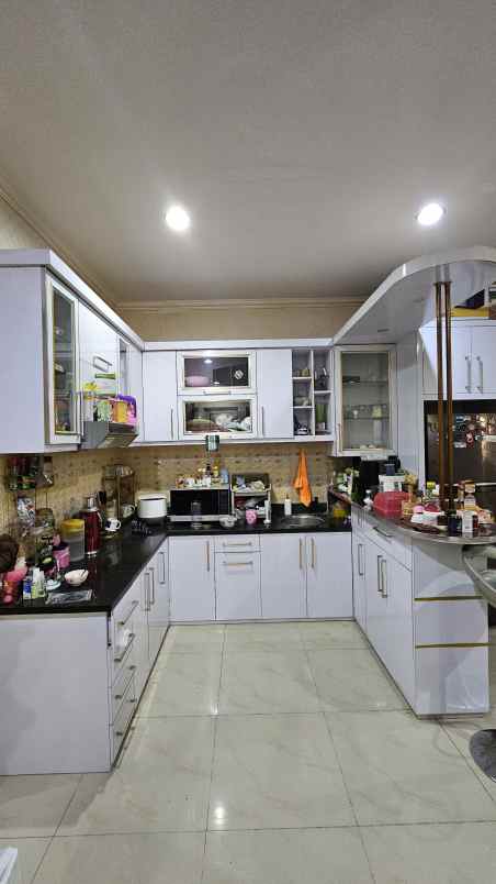 dijual rumah di legenda wisata cibubur