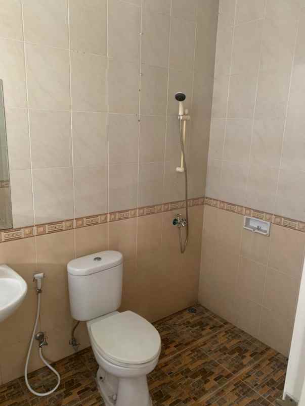 dijual rumah di legenda wisata cibubur