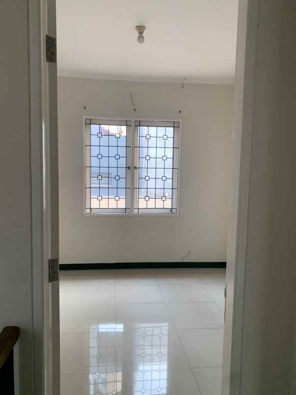 dijual rumah di legenda wisata cibubur