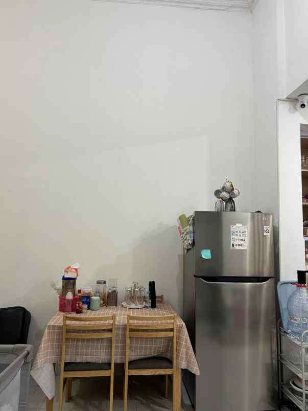 dijual rumah di legenda wisata full furnish