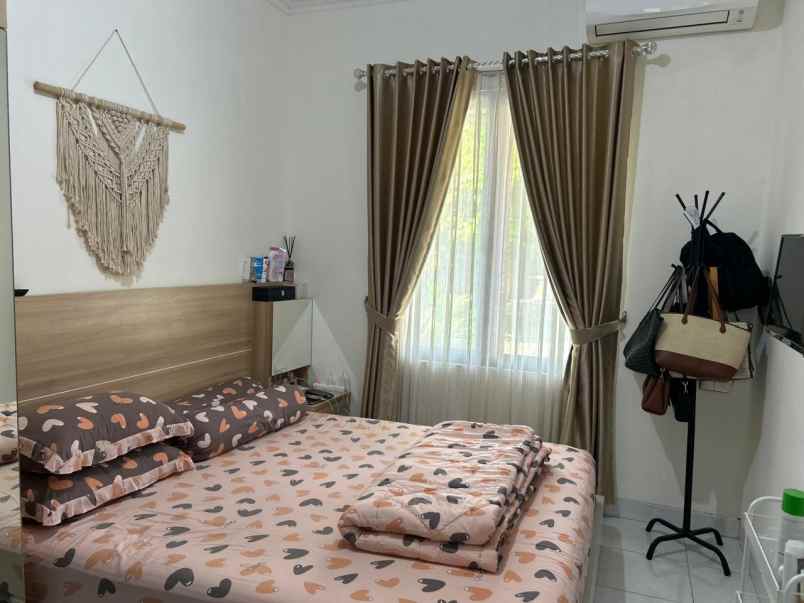 dijual rumah di legenda wisata full furnish