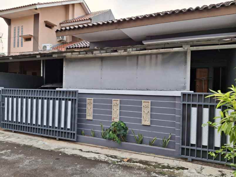 dijual rumah di pojok buntu rangkapan jaya kota depok