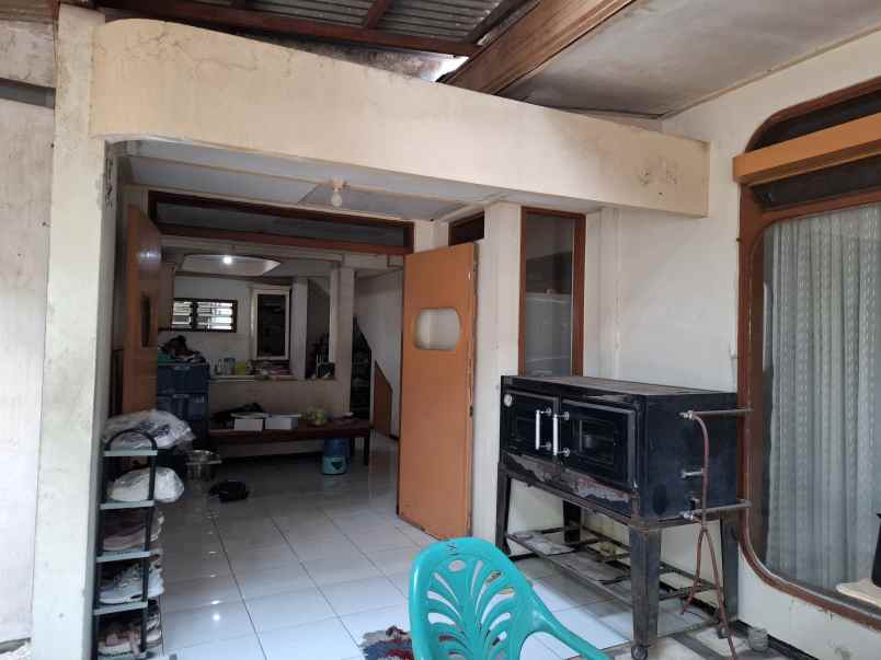 dijual rumah di pusat kota jember jl hayam wuruk