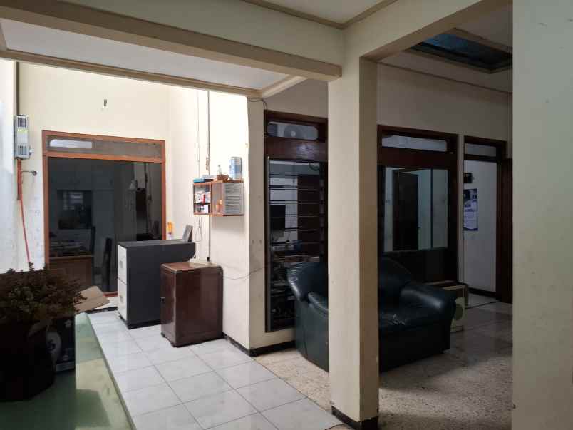 dijual rumah di pusat kota jember jl hayam wuruk