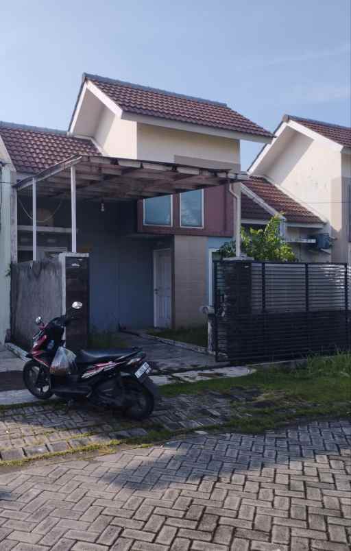 dijual rumah di valencia gedangan sidoarjo