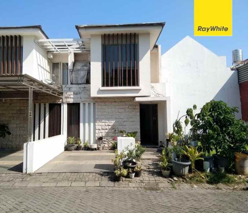 dijual rumah dian istana