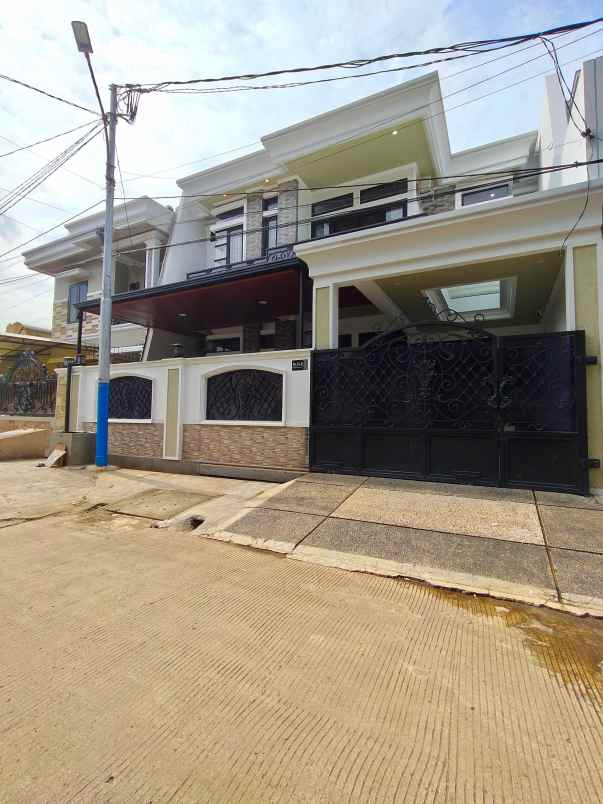 dijual rumah duren sawit