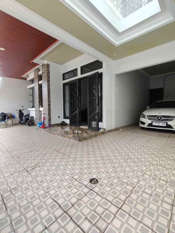 dijual rumah duren sawit