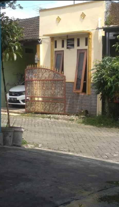 dijual rumah full bangunan full perabot