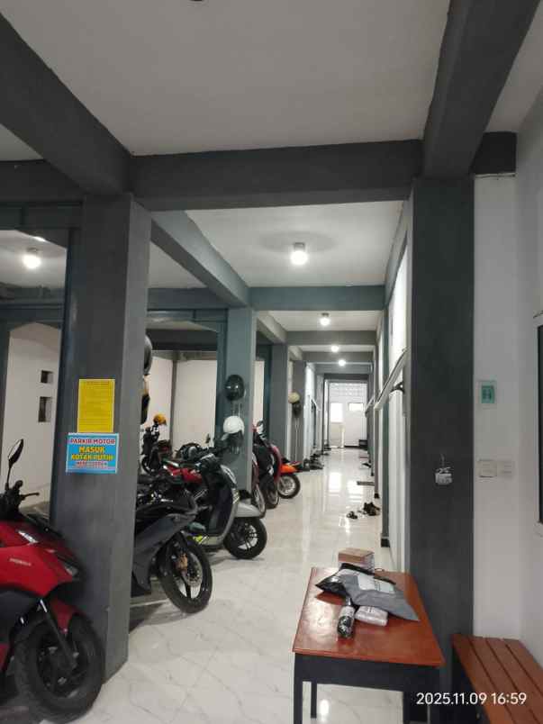 dijual rumah geluran sepanjang taman