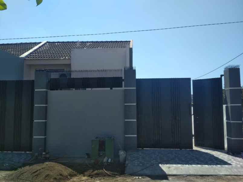 dijual rumah graha cemandi