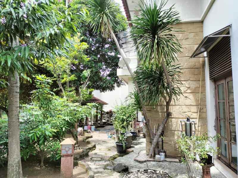 dijual rumah graha famili