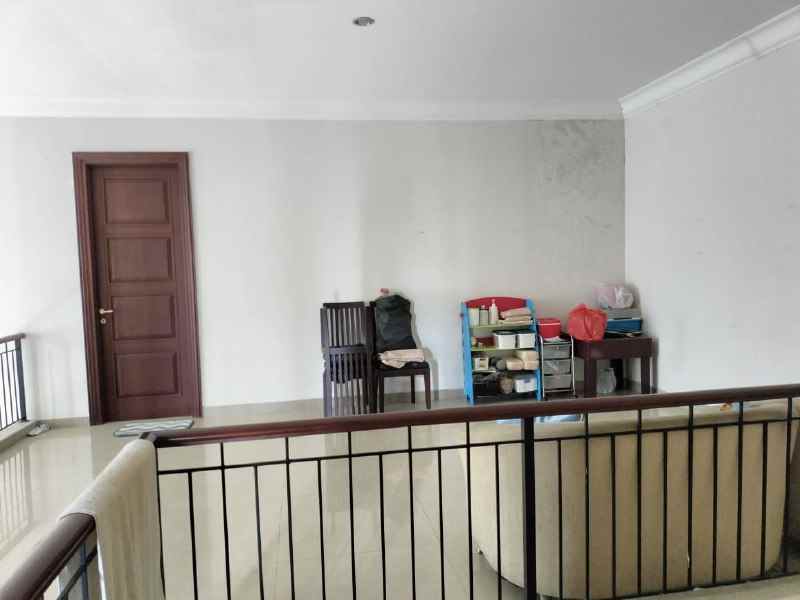 dijual rumah graha famili