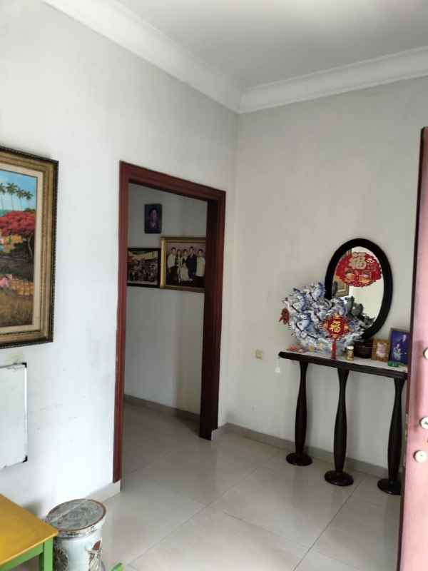 dijual rumah graha famili