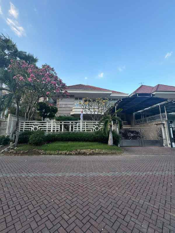 dijual rumah graha famili