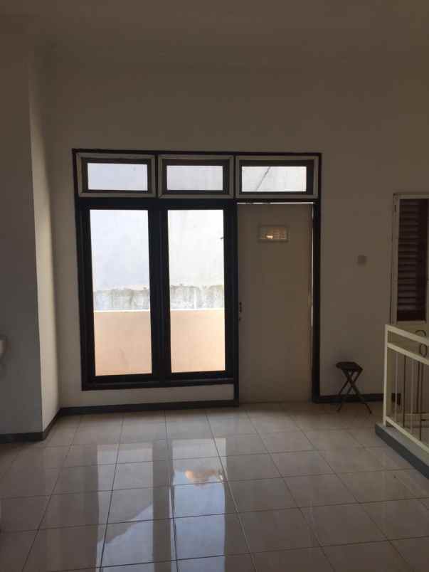 dijual rumah graha sampurna babatan