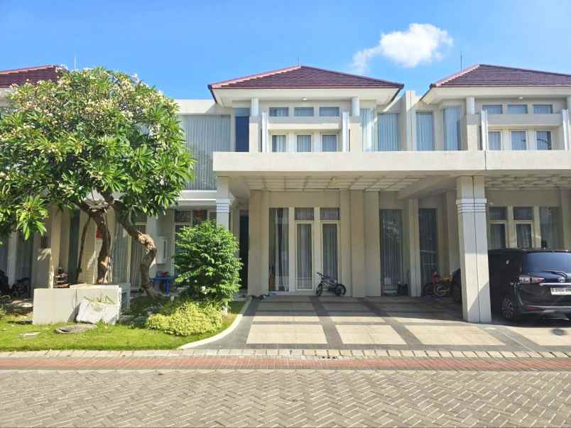 dijual rumah grand pakuwon