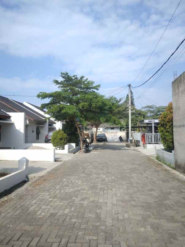 dijual rumah griya asri lestari