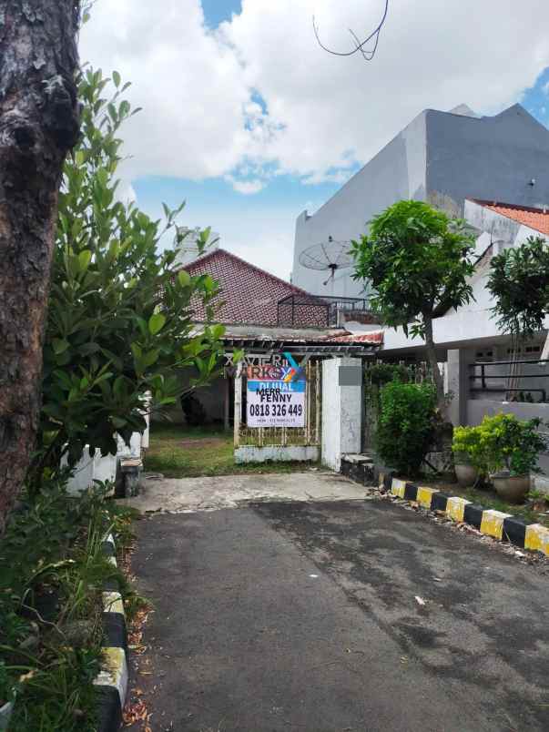 dijual rumah hitung tanah darmo permai timur