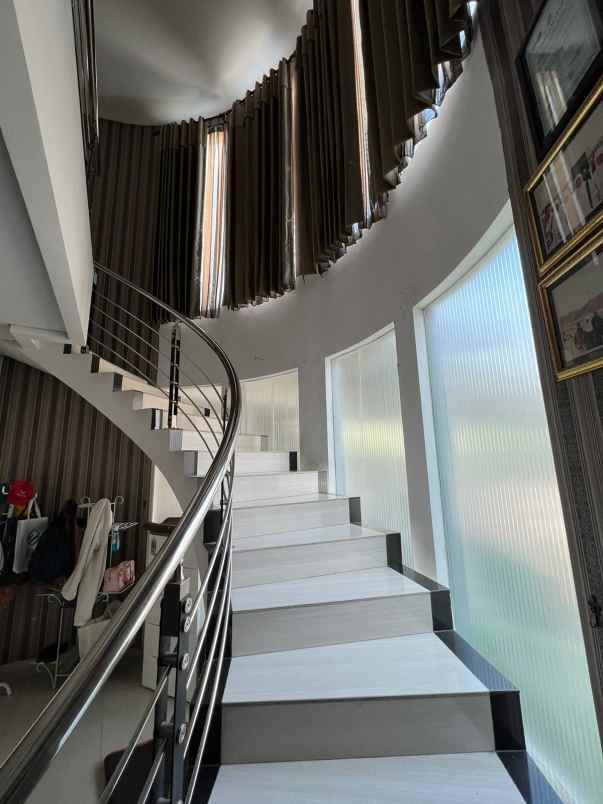 dijual rumah hook gyungsari surabaya