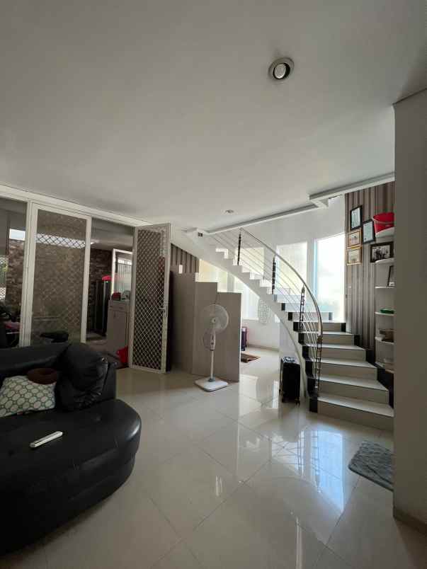 dijual rumah hook gyungsari surabaya