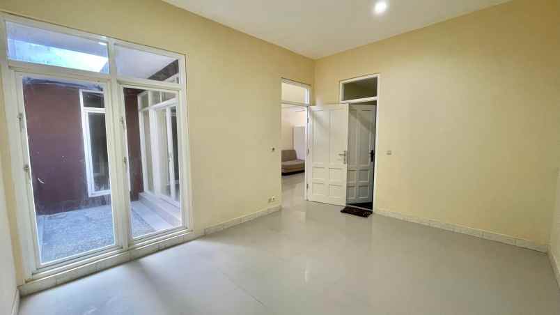 dijual rumah international village