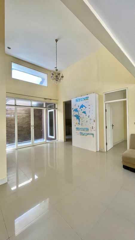 dijual rumah international village
