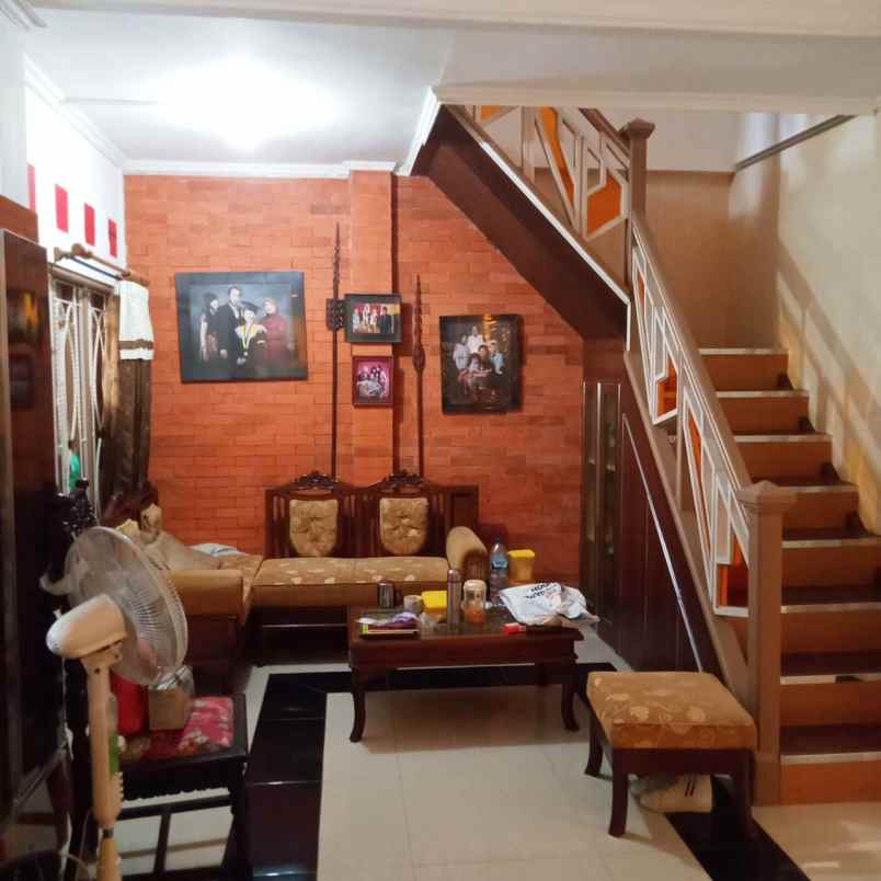 dijual rumah jalan balikpapan antapani