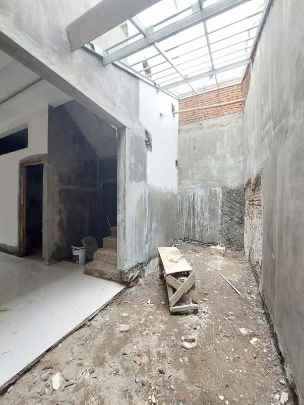 dijual rumah jalan borobudur