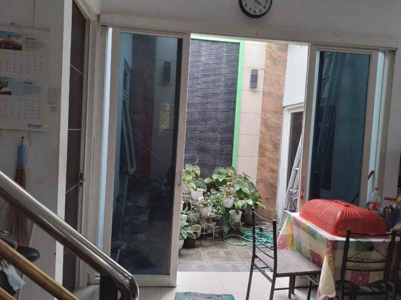 dijual rumah jalan elang raya