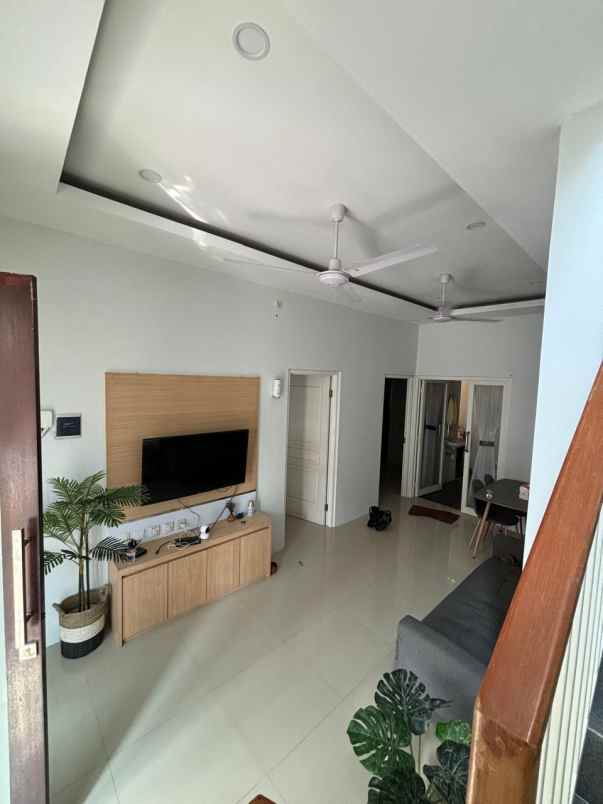 dijual rumah jalan elang raya