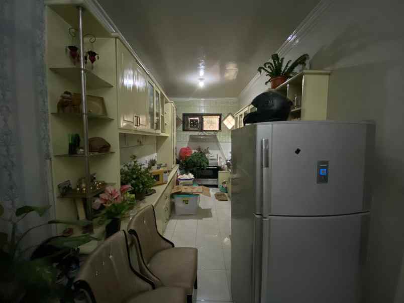 dijual rumah jalan gajah mada