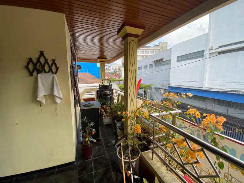 dijual rumah jalan gajah mada