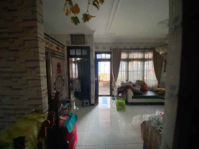 dijual rumah jalan gajah mada