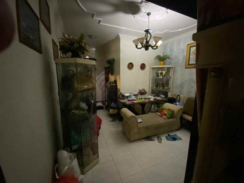 dijual rumah jalan gajah mada