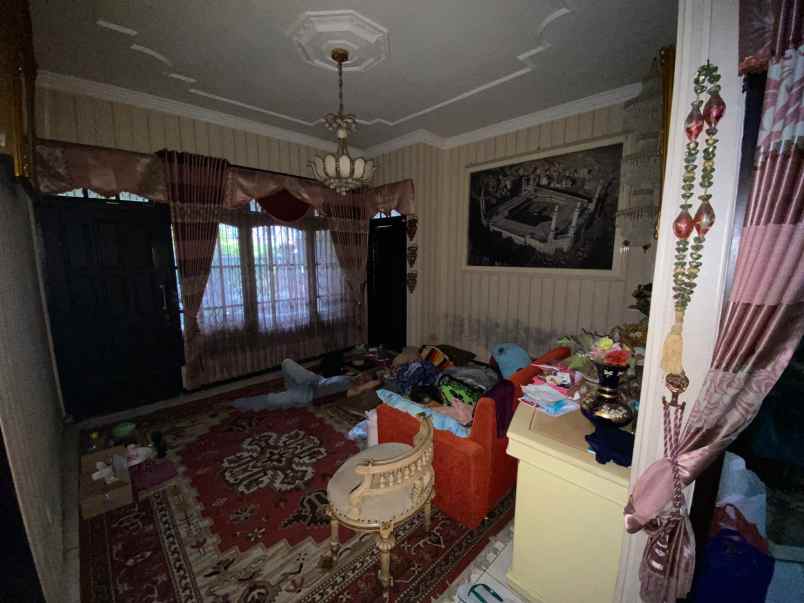 dijual rumah jalan gajah mada