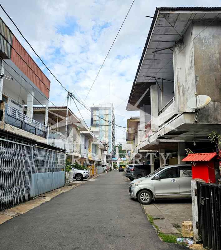 dijual rumah jalan gajahmada 20 kota pontianak