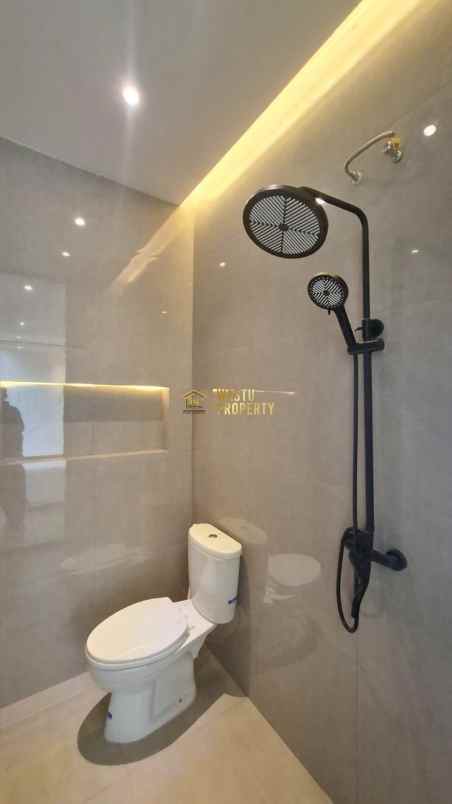 dijual rumah jalan kaliurang km 10