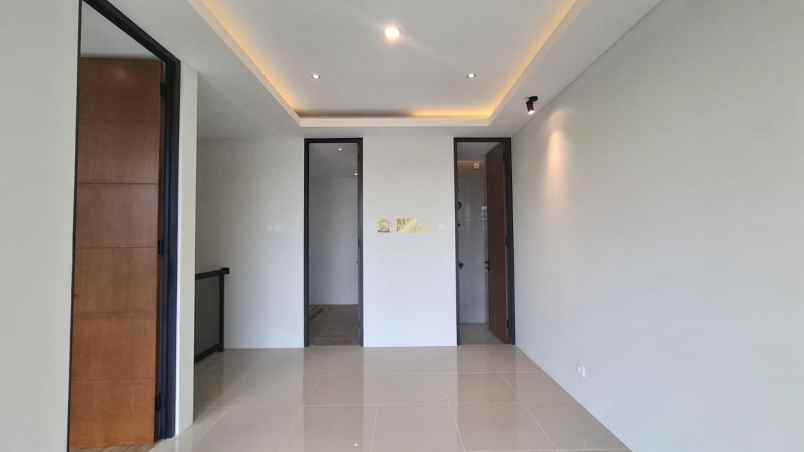 dijual rumah jalan kaliurang km 10