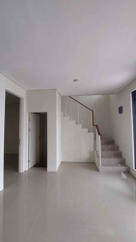 dijual rumah jalan north west hill