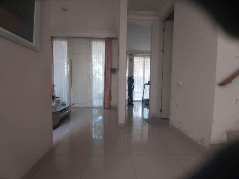 dijual rumah jalan pakuwon indah