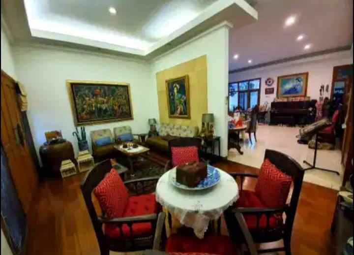 dijual rumah jalan puri mutiara kemang